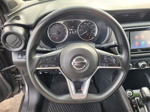 Used 2019 Nissan Kicks S image 20
