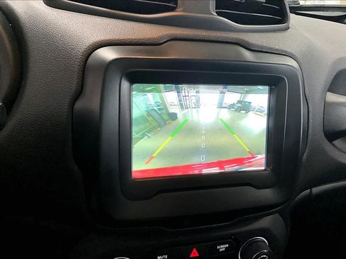 Used 2018 Jeep Renegade Latitude w/ Cold Weather Group AWD/4WD image 23