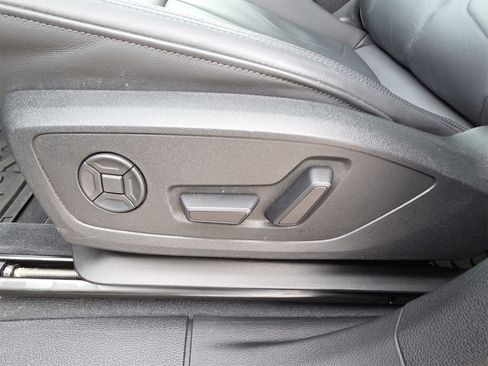 Used 2025 Audi Q3 2.0T Premium w/ Convenience Package image 17