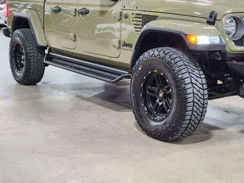 Used 2025 Jeep Gladiator Sport image 16