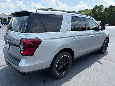 Used 2024 Ford Expedition Limited RWD image 2