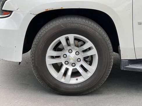 Used 2017 Chevrolet Suburban LT AWD/4WD image 13