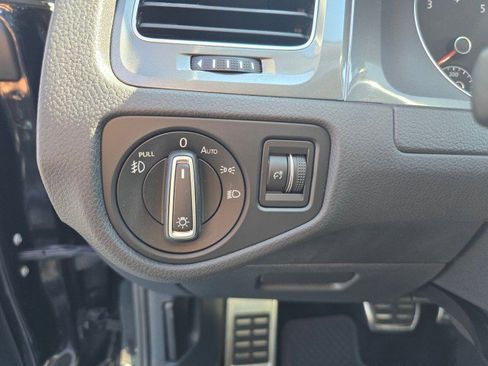 Used 2017 Volkswagen Golf Alltrack S image 28