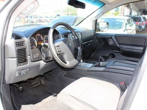 Used 2012 Nissan Titan SV w/ SV Value Truck Pkg RWD image 12