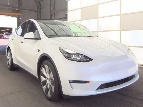 Used 2023 Tesla Model Y Long Range image 7