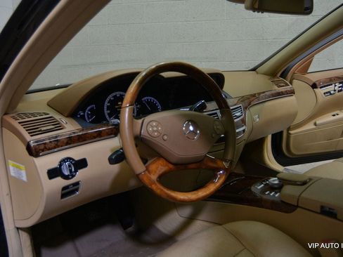 Used 2010 Mercedes-Benz S 550 4MATIC image 11