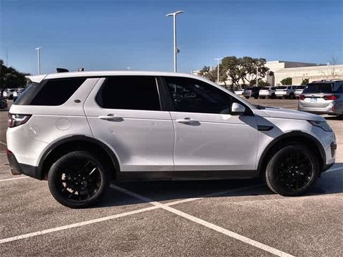 Used 2017 Land Rover Discovery Sport SE image 7