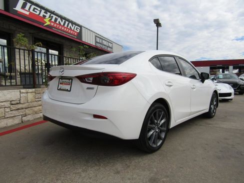 Used 2018 MAZDA MAZDA3 Touring image 4