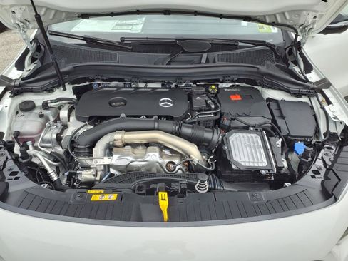 Used 2025 Mercedes-Benz GLA 250 4MATIC image 9