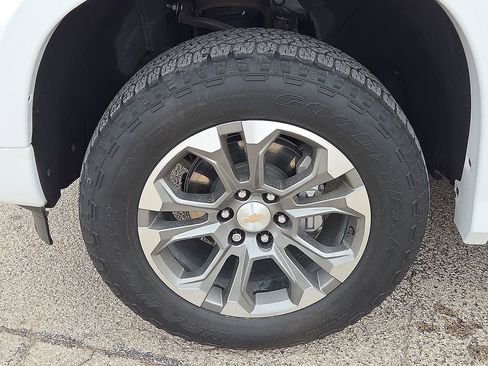 Used 2024 Chevrolet Silverado 1500 High Country AWD/4WD image 9