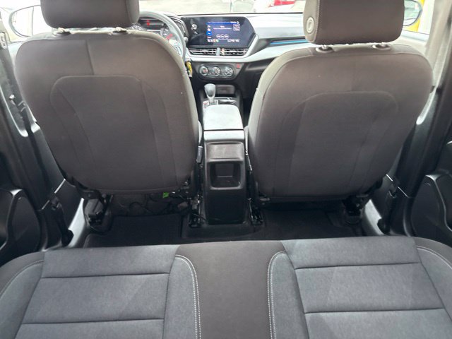Used 2025 Chevrolet Trax LS w/ LS Convenience Package FWD image 32