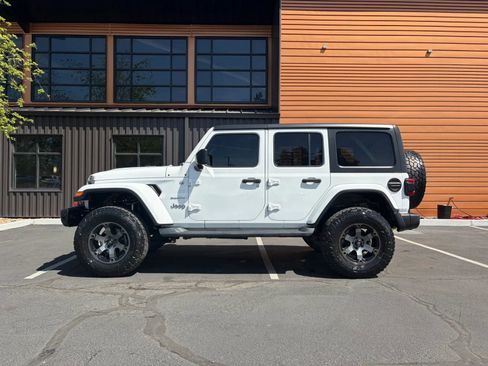 Used 2019 Jeep Wrangler Unlimited Sahara AWD/4WD image 2