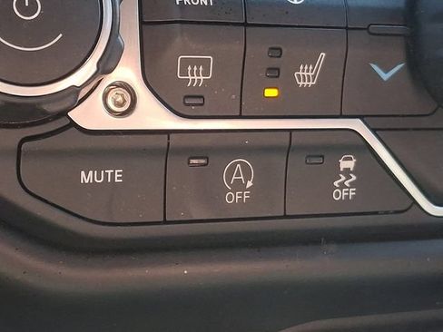 Used 2022 Jeep Wrangler Unlimited Sahara w/ Cold Weather Group AWD/4WD image 29