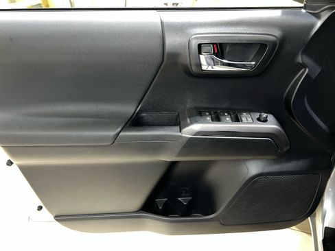 Used 2020 Toyota Tacoma TRD Sport image 13