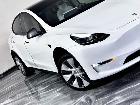 Used 2023 Tesla Model Y Long Range AWD/4WD image 4