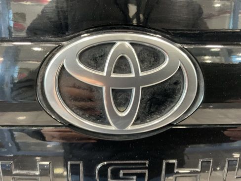 Certified 2024 Toyota Grand Highlander XLE image 25