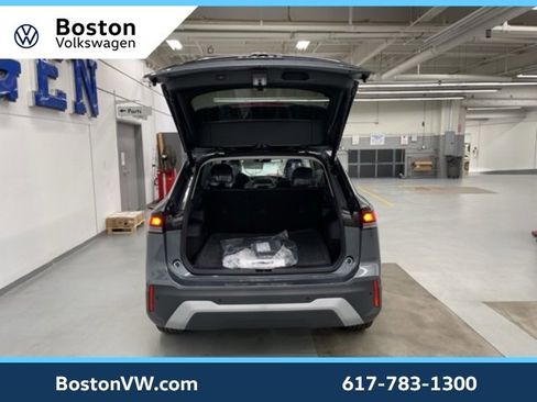 New 2026 Volkswagen Tiguan SE image 9