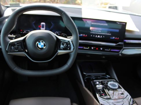 Used 2024 BMW 530i xDrive w/ Executive Package image 11