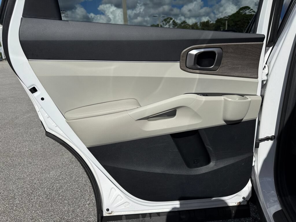 Used 2023 Kia Sorento EX w/ Panoramic Sunroof Package FWD image 9