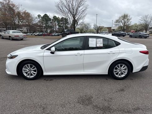 Used 2025 Toyota Camry LE image 2