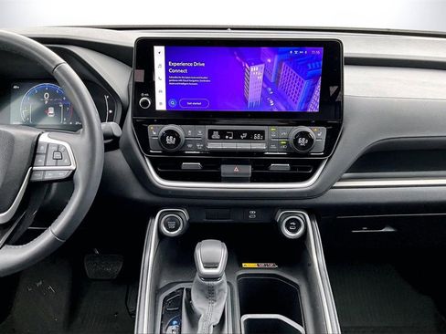 Used 2024 Toyota Grand Highlander Limited image 11