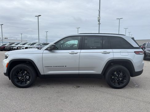 New 2025 Jeep Grand Cherokee Altitude w/ Trailer Tow Package image 6