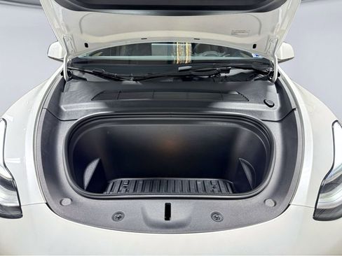 Used 2023 Tesla Model Y Long Range image 24