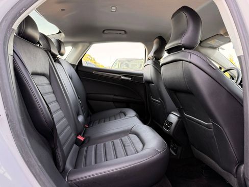 Used 2018 Ford Fusion SE w/ Equipment Group 602A FWD image 17