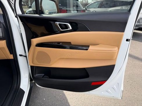 Used 2024 Kia Carnival EX image 11