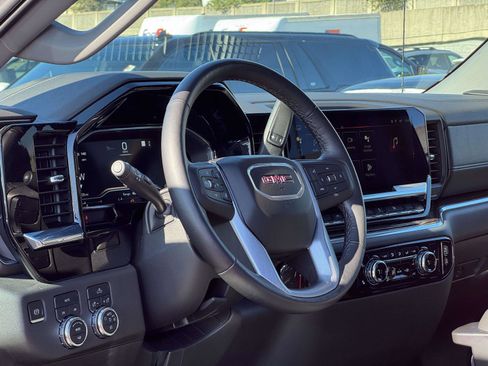 Used 2022 GMC Sierra 1500 Elevation image 9