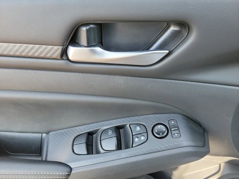 Used 2025 Nissan Altima 2.5 SV image 7