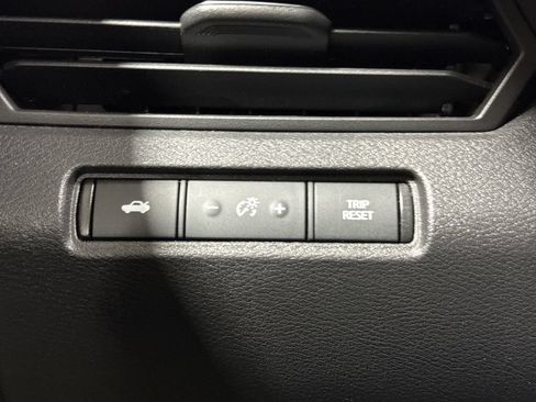Used 2024 Nissan Altima 2.5 SV FWD image 18