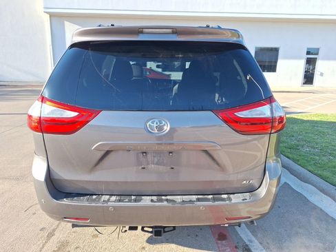 Used 2015 Toyota Sienna XLE w/ XLE Navigation Package image 5