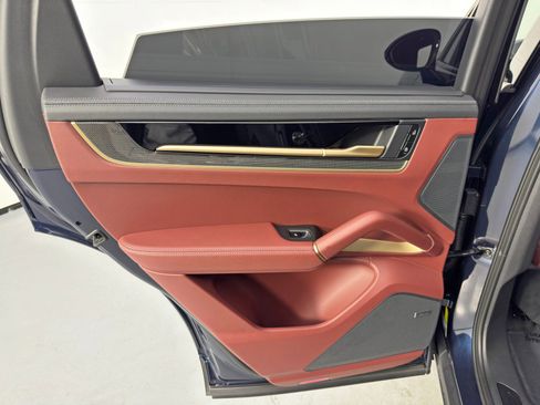 Used 2025 Porsche Cayenne Turbo image 49