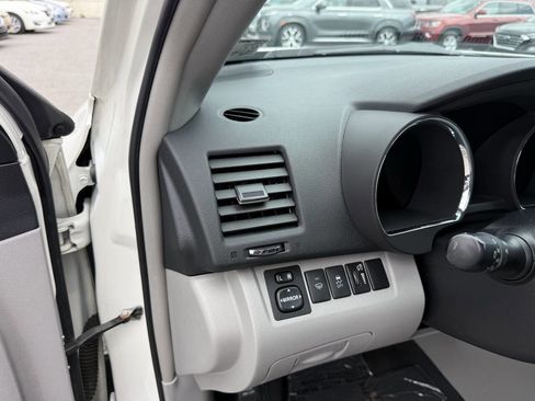 Used 2011 Toyota Highlander 4WD w/ Tech Pkg image 12