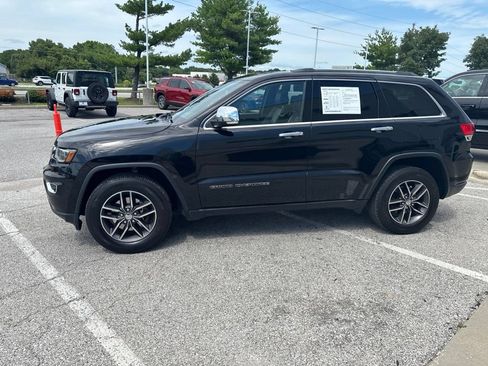 Used 2018 Jeep Grand Cherokee Limited w/ Luxury Group II AWD/4WD image 16
