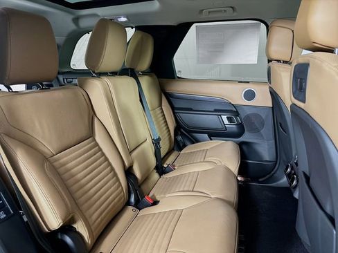 Used 2025 Land Rover Discovery Metropolitan Edition image 29