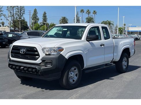 Used 2016 Toyota Tacoma SR RWD image 2