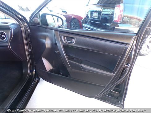 Used 2017 Toyota Corolla SE FWD image 30