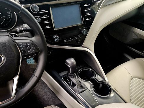 Used 2018 Toyota Camry SE image 32