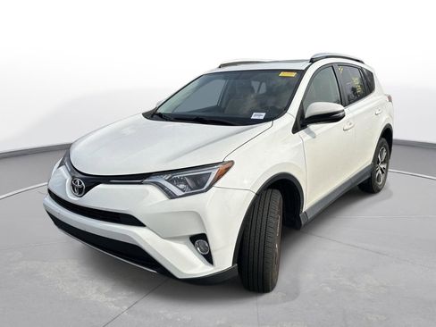 Used 2016 Toyota RAV4 XLE image 2