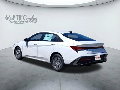 New 2026 Hyundai Elantra SE FWD image 3