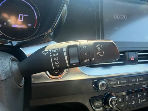 Used 2022 Kia Niro EX w/ Cold Weather Package FWD image 15