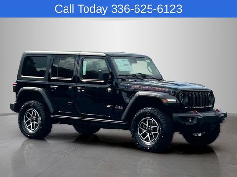 Used 2025 Jeep Wrangler Unlimited Rubicon w/ Dual Top Group AWD/4WD image 8