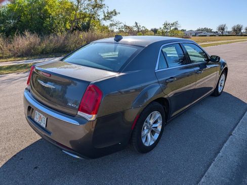 Used 2016 Chrysler 300 Limited w/ Driver Convenience Group image 8