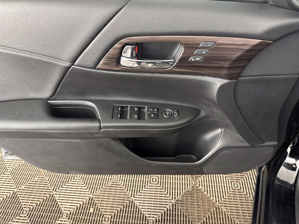 Used 2016 Honda Accord EX-L image 28
