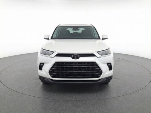 Used 2024 Toyota Grand Highlander image 2