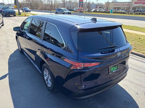 Used 2021 Toyota Sienna LE image 10