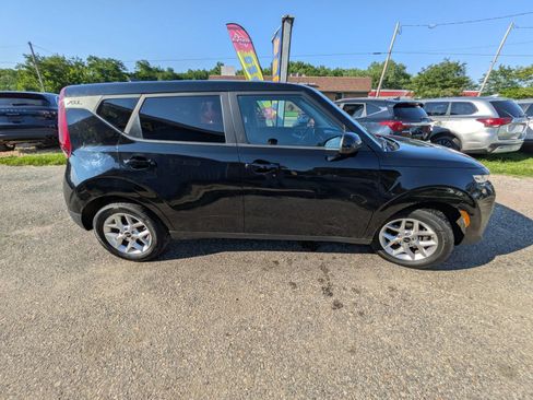 Used 2022 Kia Soul LX w/ Technology Package FWD image 7