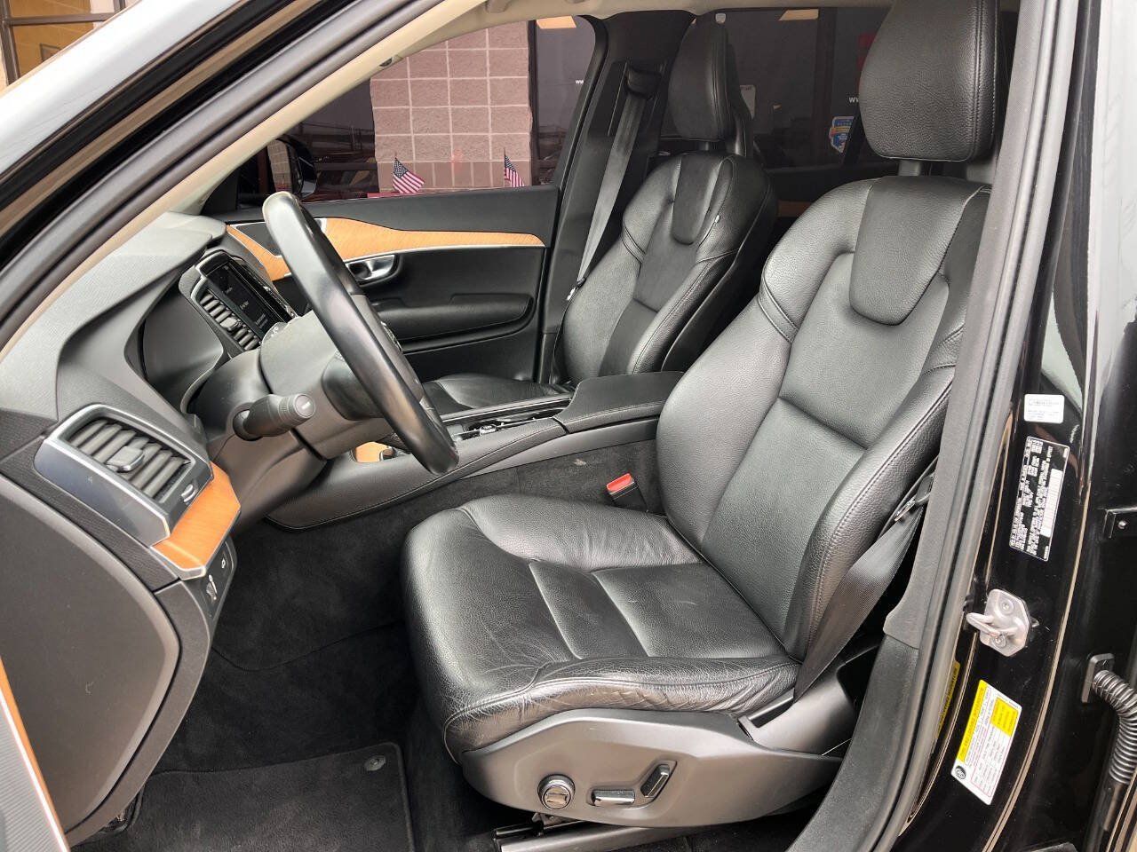 Used 2022 Volvo XC90 T6 Momentum w/ Climate Package AWD/4WD image 9